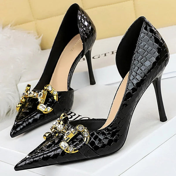 2025 Women 8cm High Heels Side Hollow Pumps Lady Luxury Designer Metal Chain Buckle High Heels Stiletto Black Pink Prom Shoes